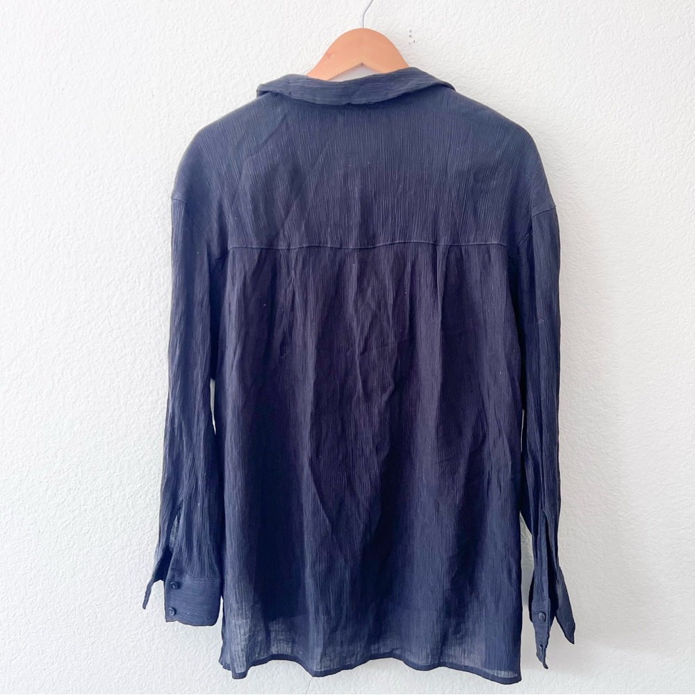 Abercrombie & Fitch Navy Pleated Plisse Style Button Down Top Sz M - Picture 4 of 4